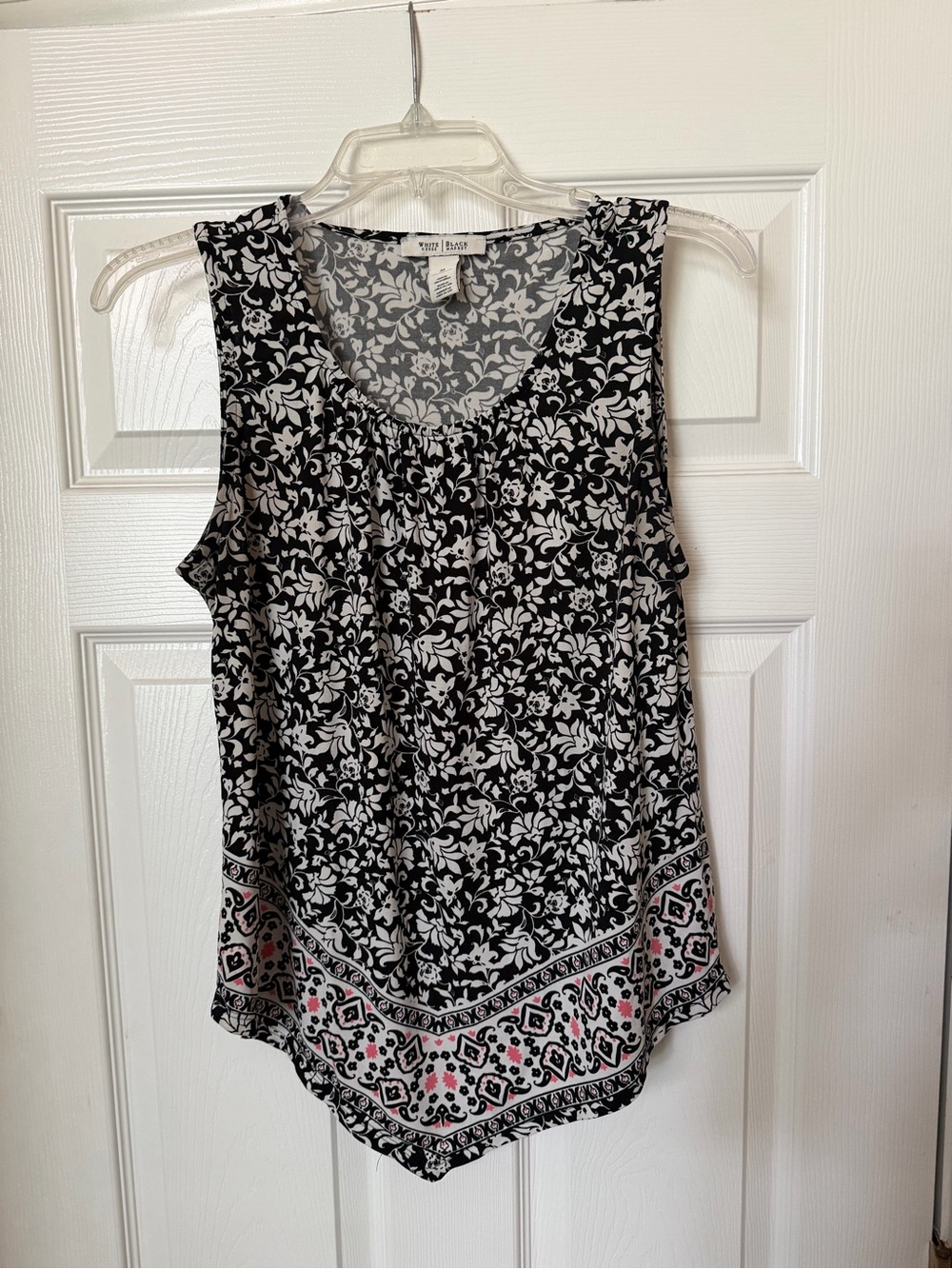 White House Black Market Black & White Floral Tank with Pink Trim Women’s Size M